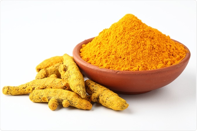 Turmeric Powder and Turmeric root. Image Credit: SMDSS / Shutterstock