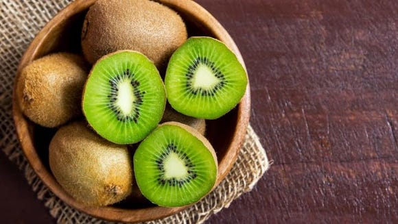 Eating kiwifruit one hour before bed may improve sleep onset and duration.