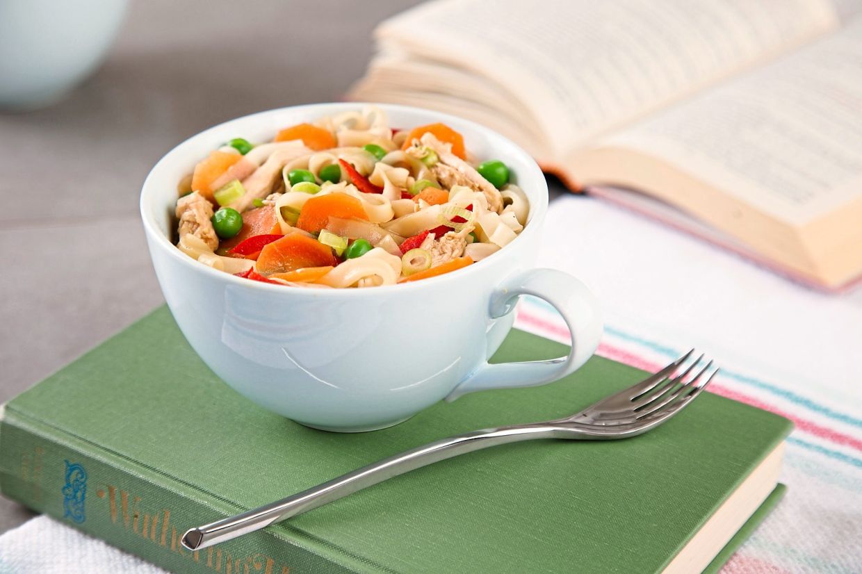 If you are not used to cooking, you can start out with one-pot meals like this one-pot chicken noodles with carrots and peas, which are easy to prepare.